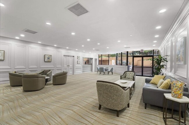 Building Photo - 230 W Laurel St