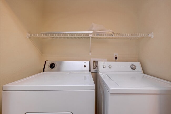 Building Photo - 7597 Cambridge St