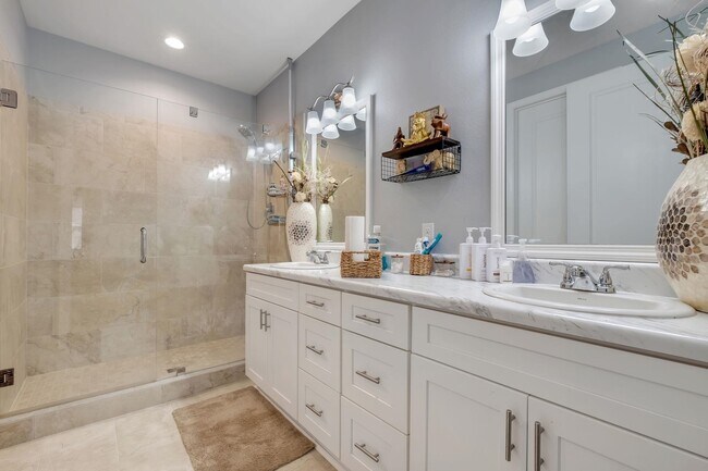 Building Photo - 4354 Bottle Brush Ln