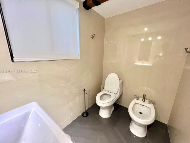 Building Photo - 9331 NW 48th Doral Terrace