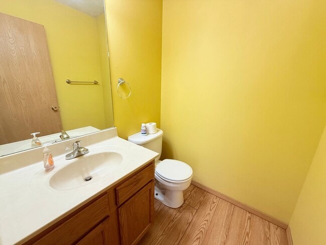 Building Photo - Spacious 3-Bedroom Townhome  – East Bloomi...