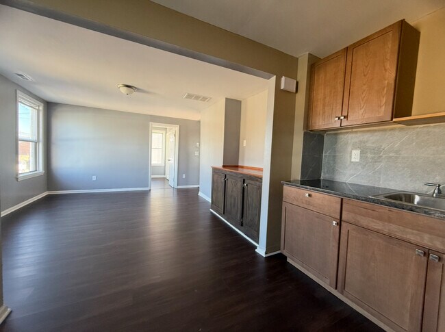 Building Photo - 26 Clarence St