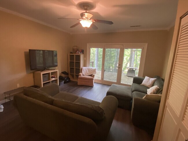 Building Photo - 1 Hunters Ridge Dr