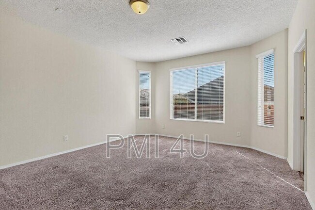 Building Photo - 7110 Overview Rd NE