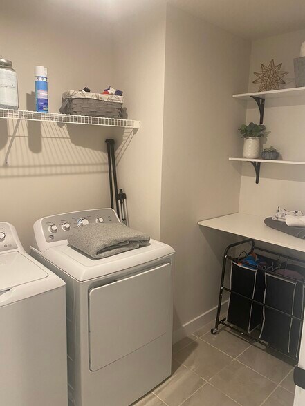 Laundry room - 211 Pryor Dr
