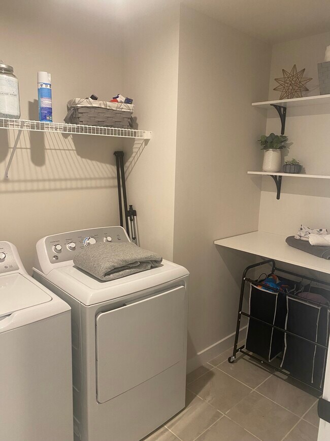 Laundry room - 211 Pryor Dr