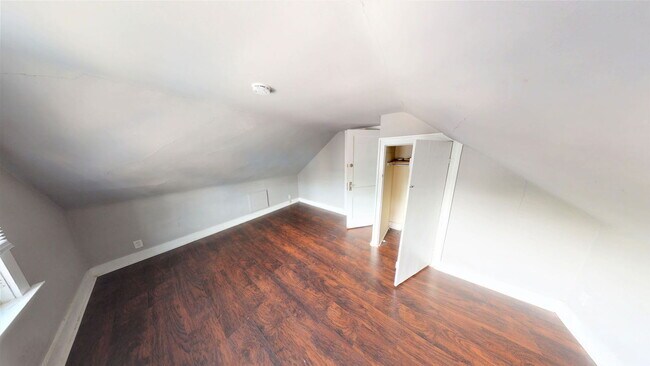 Building Photo - 2313 Stratford Ave