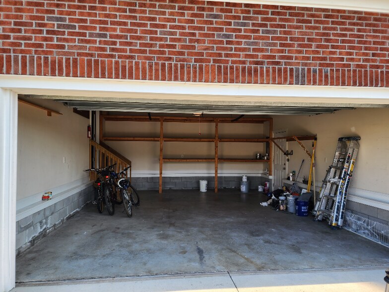 Building Photo - 611 Stagecoach Dr