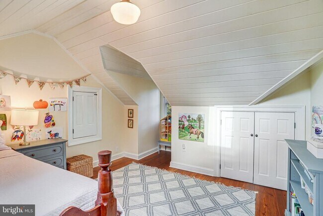 Building Photo - 7153 Main St