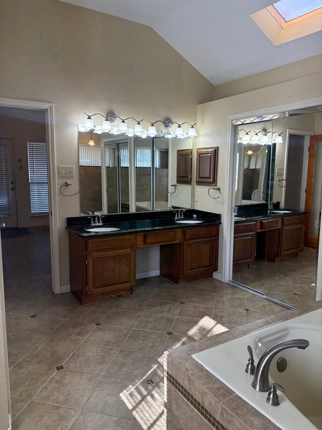 Building Photo - 106 Hollywood Dr