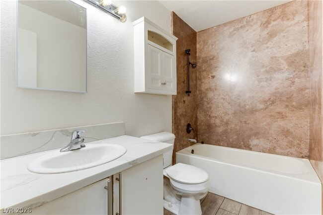 Building Photo - 510 Elm Dr