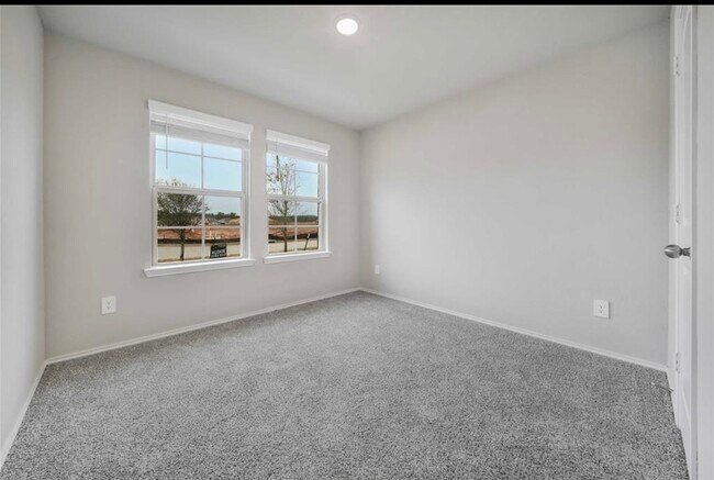 Building Photo - 40643 Creekside Blf Trl