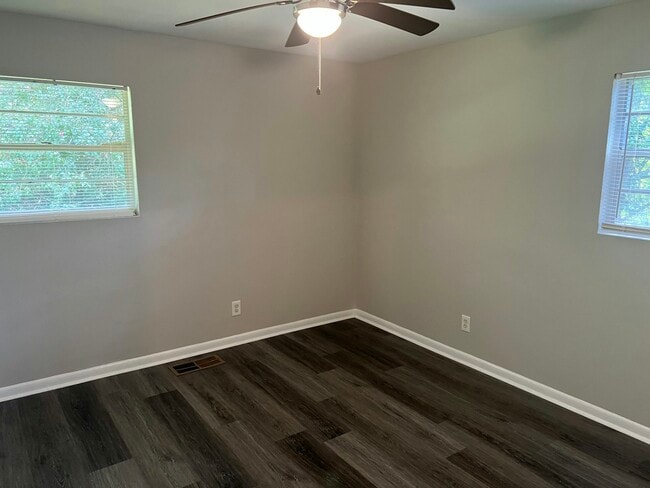 Building Photo - 1472 Tulip Pl