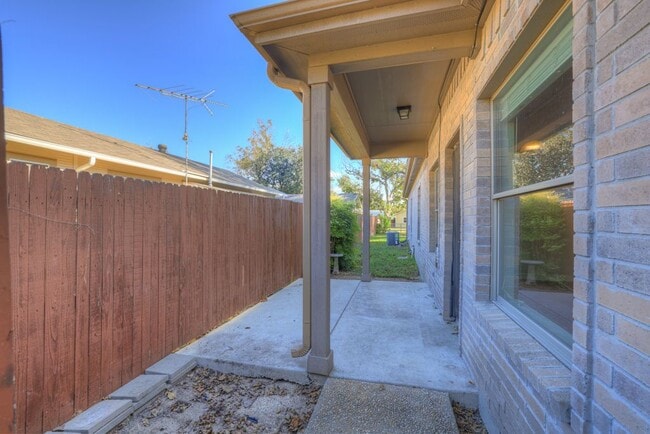 Building Photo - 388 E faust, B