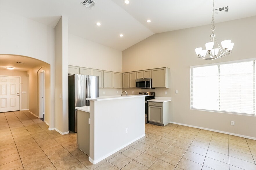 Building Photo - 6622 S 23rd Ave