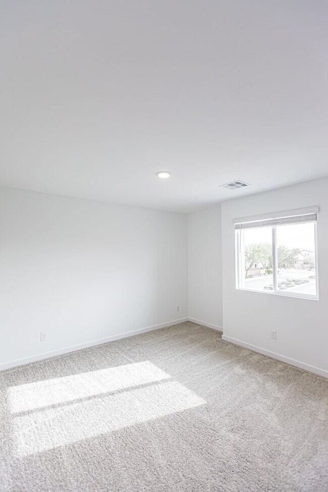 Building Photo - Brand New Home