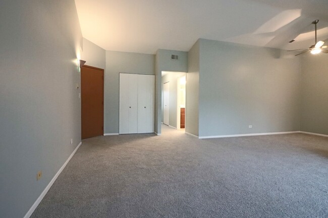 Building Photo - 1520 Commodore Ln