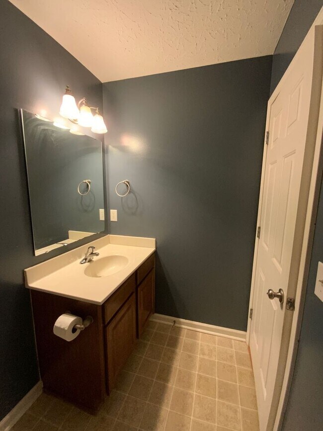 Building Photo - Beautiful 3 bedroom, 2 bath unfurnished home in Neighborhoods of Holly Ridge