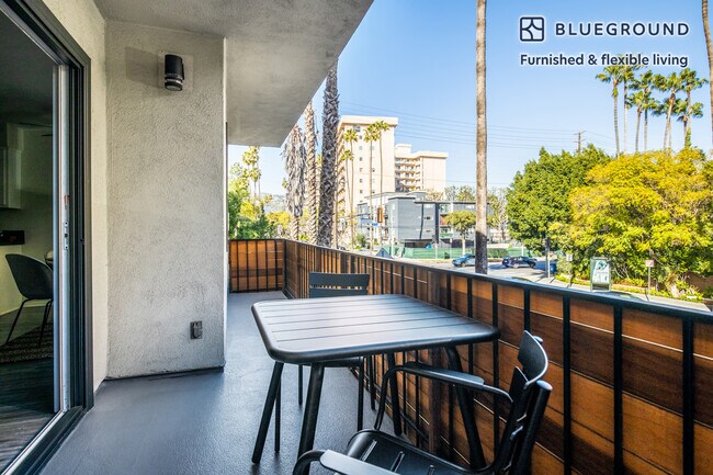 Building Photo - 311 S Doheny Dr