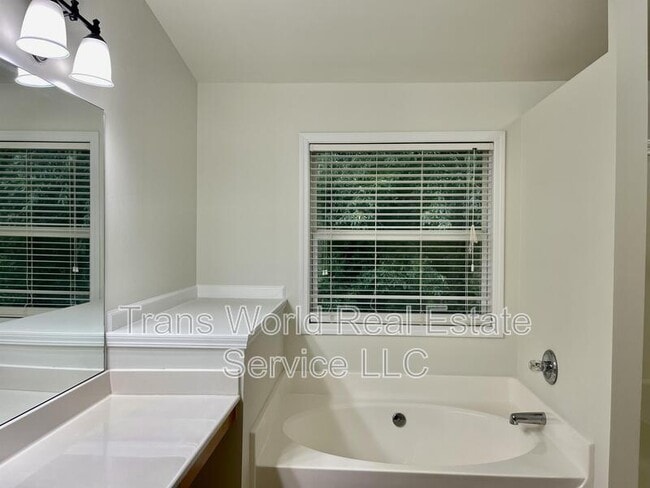 Building Photo - 2673 Winslow Ridge Dr NE