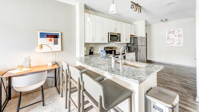 Building Photo - 215 Columns way