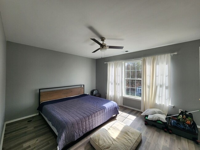 Building Photo - 4 Bedroom Home in Mallard Creek Area