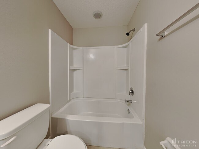 Building Photo - 2467 Winnipeg Dr