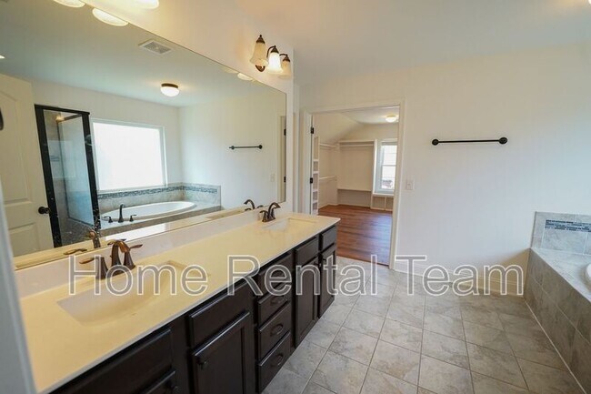 Building Photo - 75 Sailmaker Ln