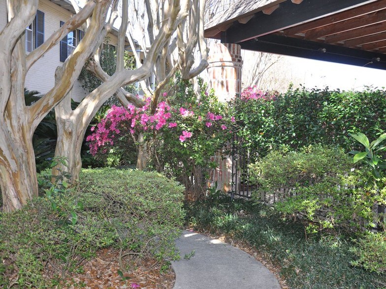 Building Photo - 213 Bendel Rd