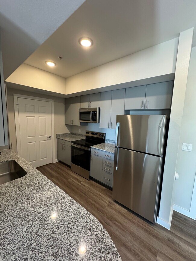 Primary Photo - 5000 Overboard Cv