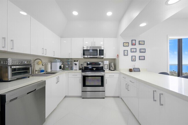 Building Photo - 20281 E Country Club Dr