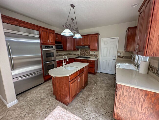 Building Photo - COMING SOON! Single Story 3 Bedroom Home for Rent in Newhall!