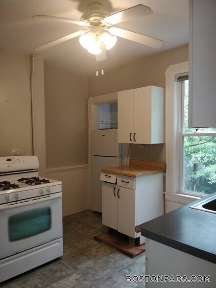 Building Photo - 568 Greene St