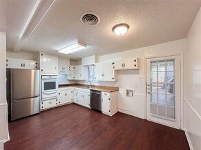 Building Photo - 2016 Bolivar St