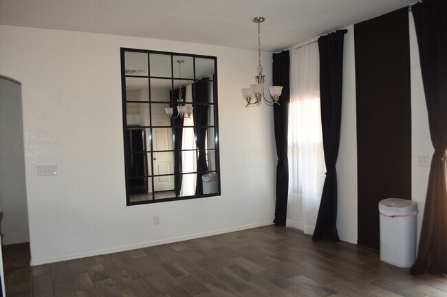 Building Photo - Newer 2021 Beautiful home in gated communi...