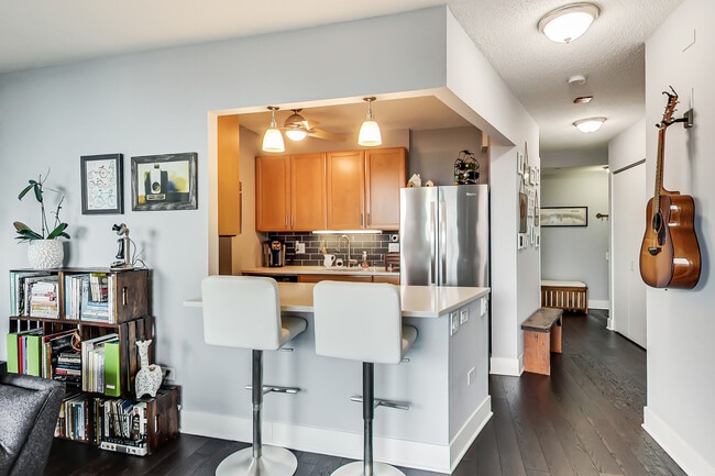 Building Photo - 400 N La Salle Dr