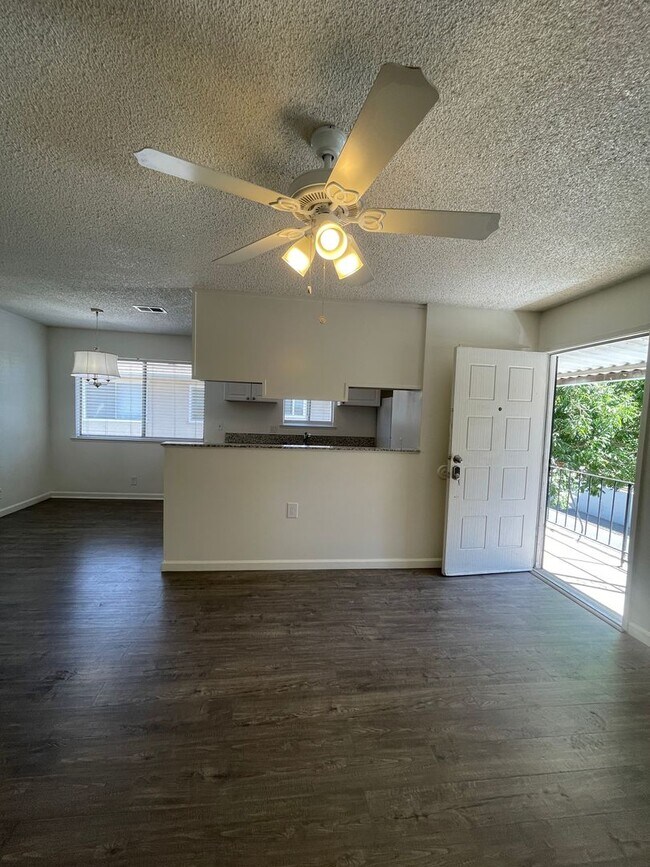 Building Photo - Lovely 2 Bedroom /  1 Bathroom for rent $2...