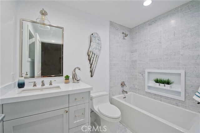 Building Photo - 16449 Tudor Dr