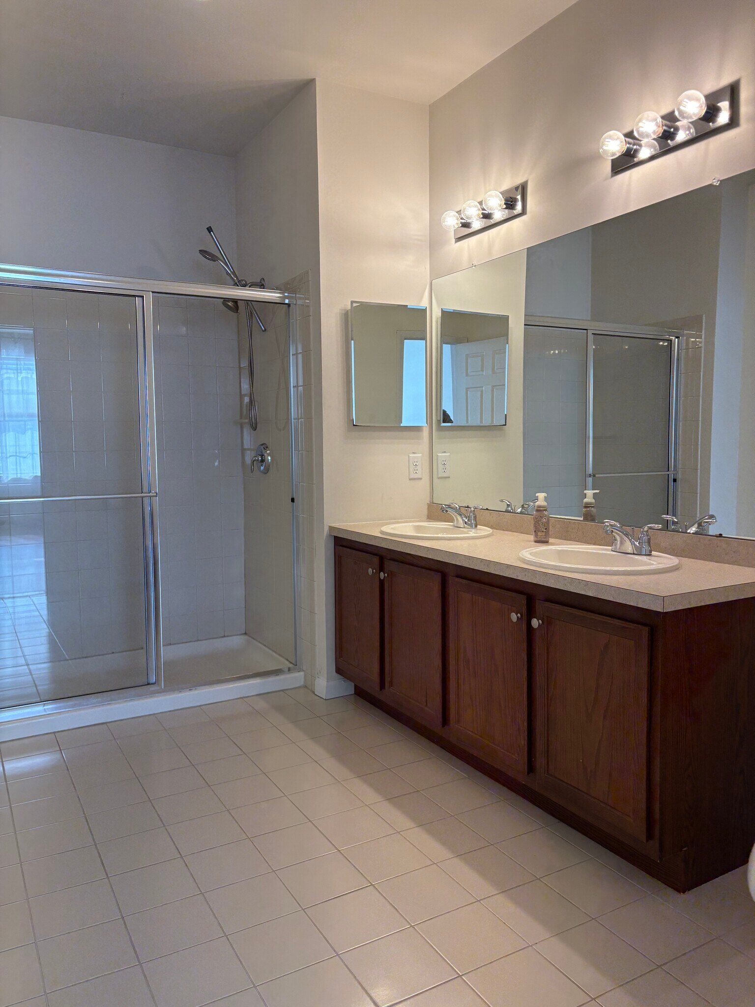 Building Photo - 326 Timberlake Dr