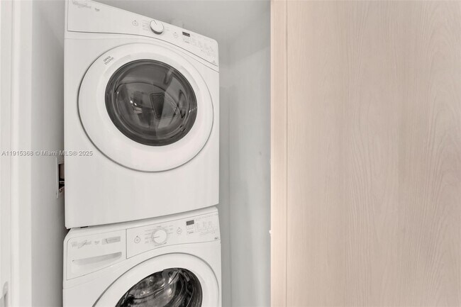 Building Photo - 88 SW 7th St