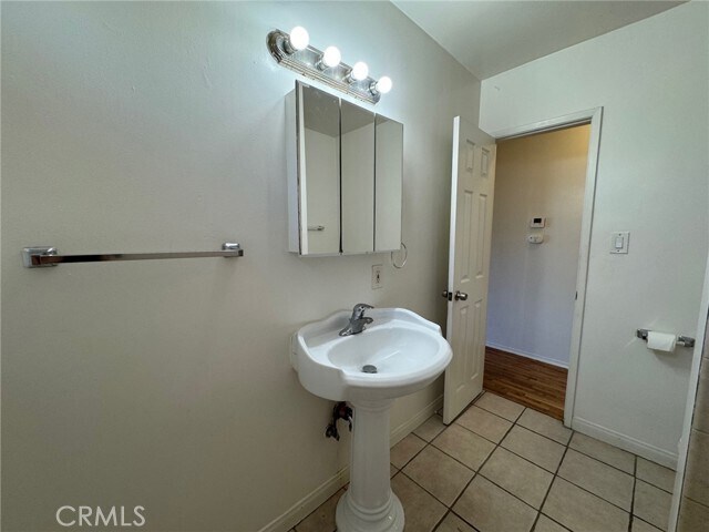 Building Photo - 1372 W 36th St