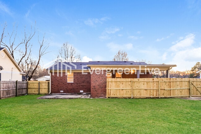 Building Photo - 1107 Highland St