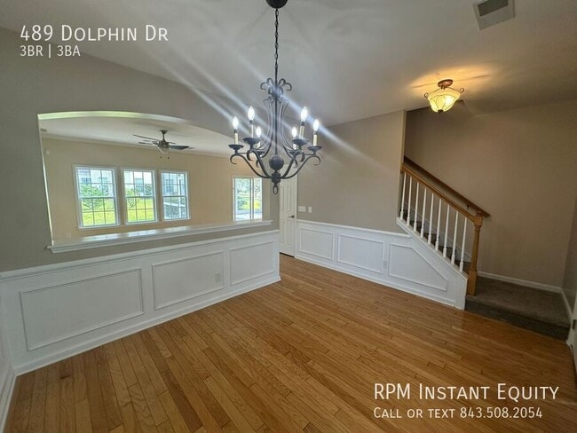 Building Photo - 489 Dolphin Dr
