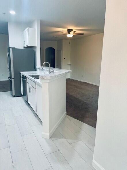 Building Photo - 3951 Playa del Sol Dr