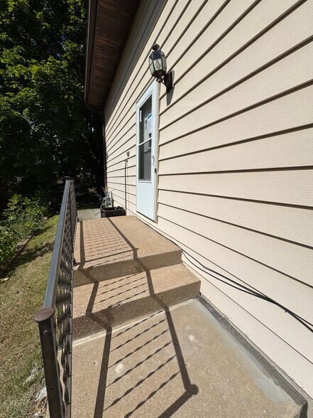 Building Photo - 2495 Woodbridge St