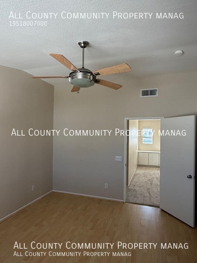 Building Photo - 42176 Chestnut Dr