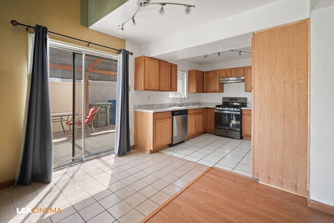 Building Photo - 3521 Starwood Ln