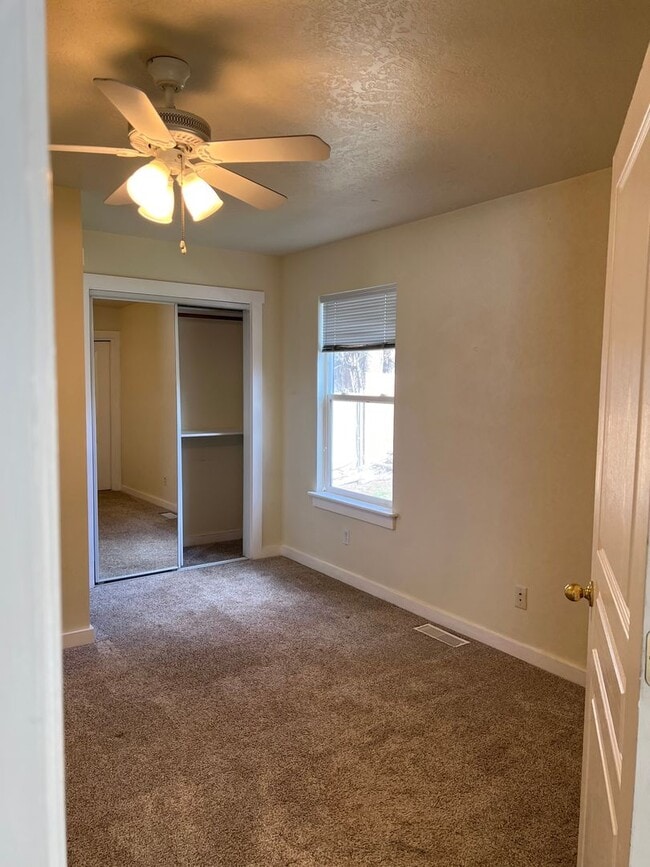 Building Photo - Coming soon! 3 bed single family home on a...