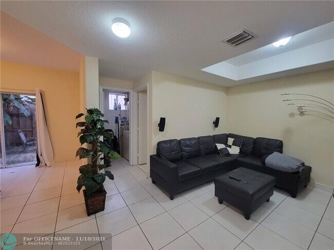 Building Photo - 7260 NW 174th Terrace