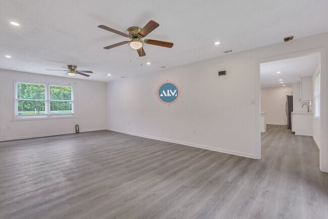 Building Photo - Rare opportunity minutes away from Savannah - Move In Today!